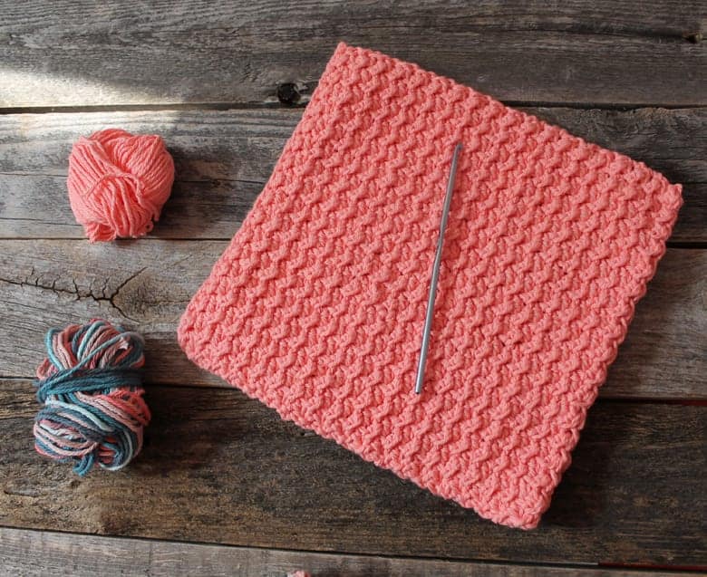 free printable crunch stitch crochet potholder pattern -amorecraftylife.com #crochet #crochetpattern #diy #freecrochetpattern