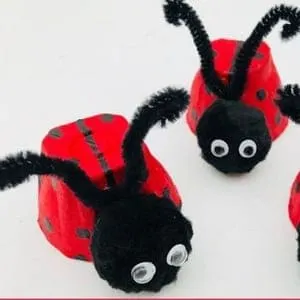 ladybug kid crafts - bug crafts for kids- ladybird insect - amorecraftylife.com #preschool #craftsforkids #kidscrafts