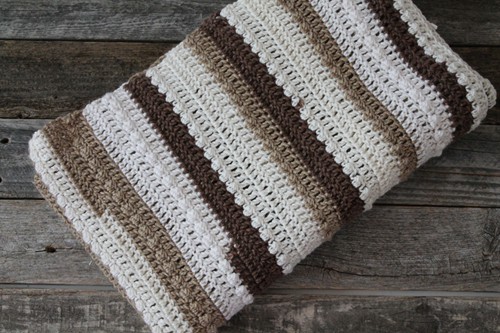 dainty dot baby blanket crochet pattern - amorecraftylife.com -gender neutral unisex baby blanket - baby afghan - free printable crochet pattern #baby #crochet #crochetpattern #freecrochetpattern