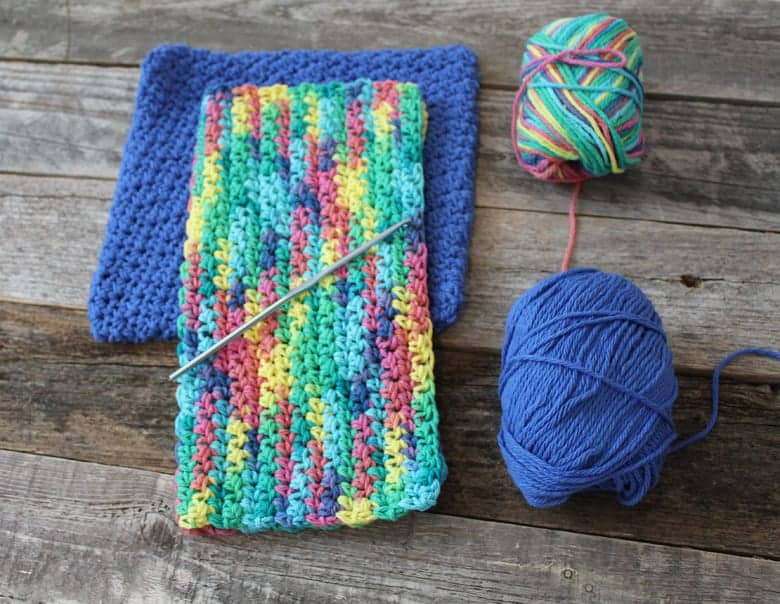 free printable half double stitch crochet dishcloth pattern -amorecraftylife.com #crochet #crochetpattern #diy #freecrochetpattern