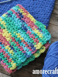 free printable half double stitch crochet dishcloth pattern -amorecraftylife.com #crochet #crochetpattern #diy #freecrochetpattern