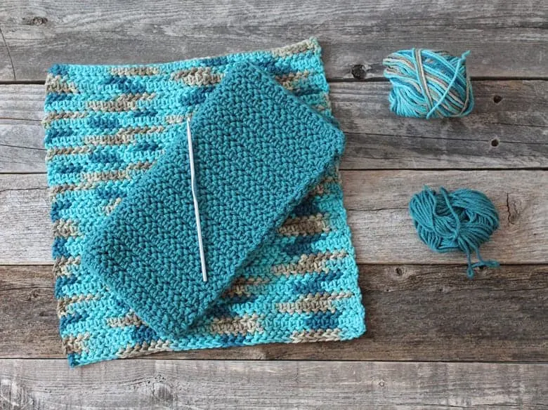 free printable herringbone half double crochet potholder pattern -amorecraftylife.com #crochet #crochetpattern #diy #freecrochetpattern