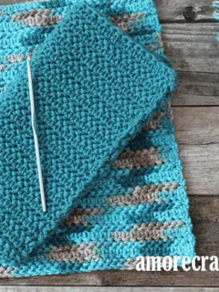 free printable herringbone half double crochet potholder pattern -amorecraftylife.com #crochet #crochetpattern #diy #freecrochetpattern