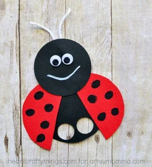 ladybug kid crafts - bug crafts for kids- ladybird insect - amorecraftylife.com #preschool #craftsforkids #kidscrafts