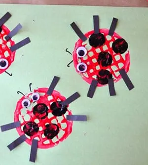 ladybug kid crafts - bug crafts for kids- ladybird insect - amorecraftylife.com #preschool #craftsforkids #kidscrafts