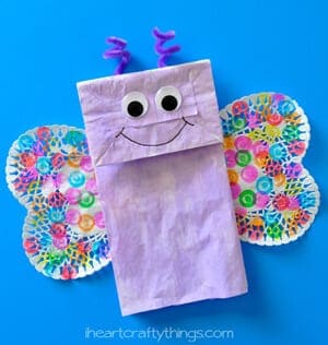 Make fun butterfly kid craft - spring kid craft - bug arts and crafts - amorecraftylife.com #kidscraft #craftsforkids #preschool