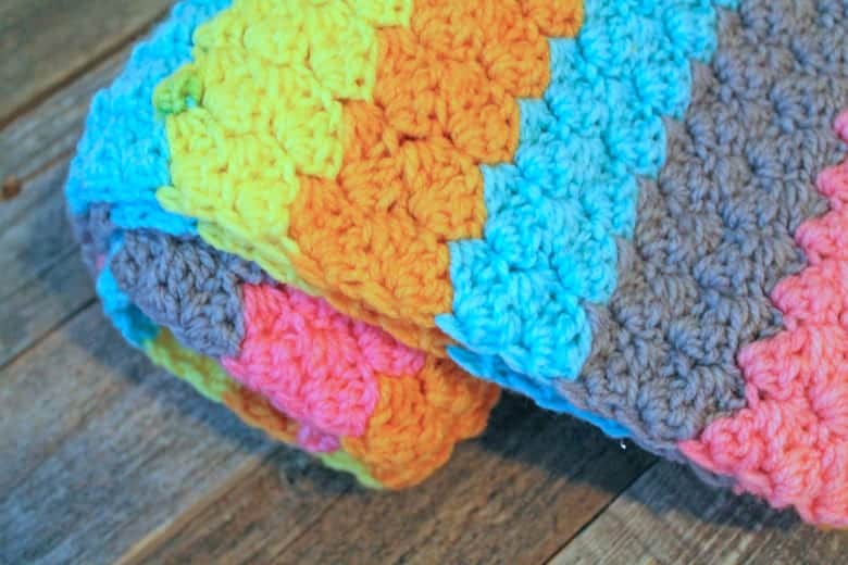 Make an easy and colorful baby blanket with Bernat Pop worsted weight yarn. colorful stripe crochet-baby-blanket-pattern- free printable pdf #crochet #crochetpattern #baby #freecrochetpattern
