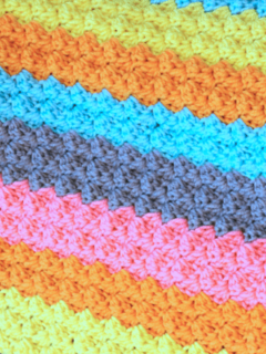 Make an easy and colorful baby blanket with Bernat Pop worsted weight yarn. colorful stripe crochet-baby-blanket-pattern- free printable pdf #crochet #crochetpattern #baby #freecrochetpattern