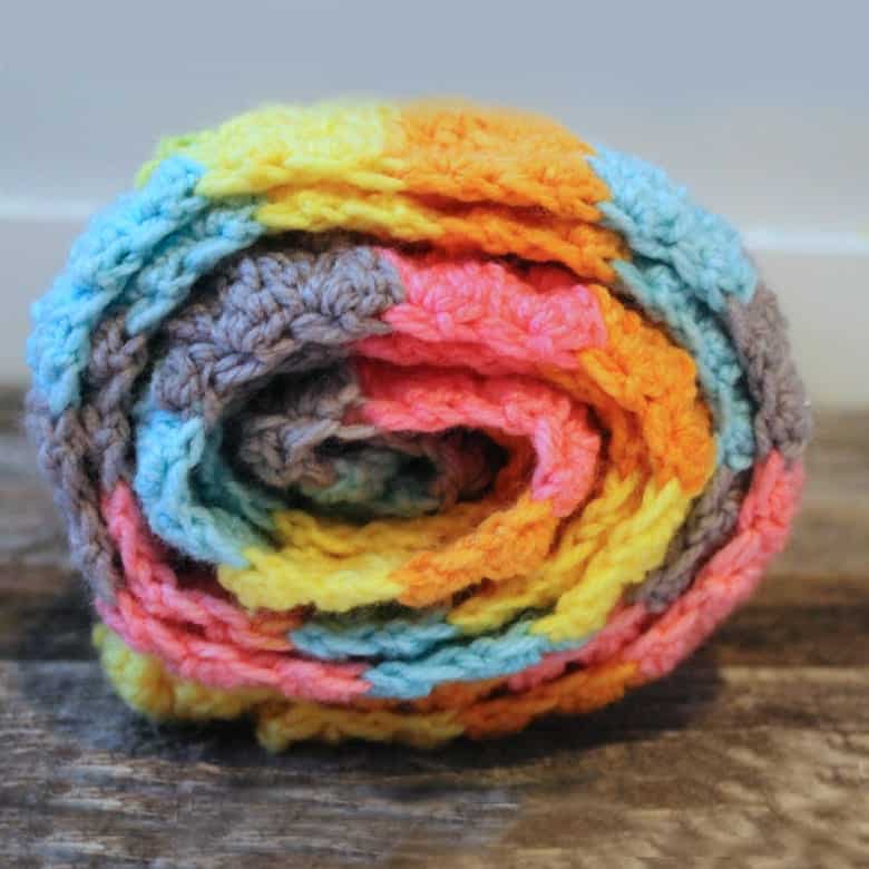 Make an easy and colorful baby blanket with Bernat Pop worsted weight yarn. colorful stripe crochet-baby-blanket-pattern- free printable pdf #crochet #crochetpattern #baby #freecrochetpattern