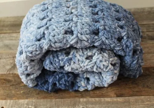 crossed double crochet baby blanket pattern - amorecraftylife.com -bernat blanket yarn baby blanket - baby afghan - free printable crochet pattern #baby #crochet #crochetpattern #freecrochetpattern