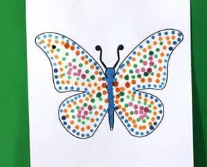 Make fun butterfly kid craft - spring kid craft - bug arts and crafts - amorecraftylife.com #kidscraft #craftsforkids #preschool