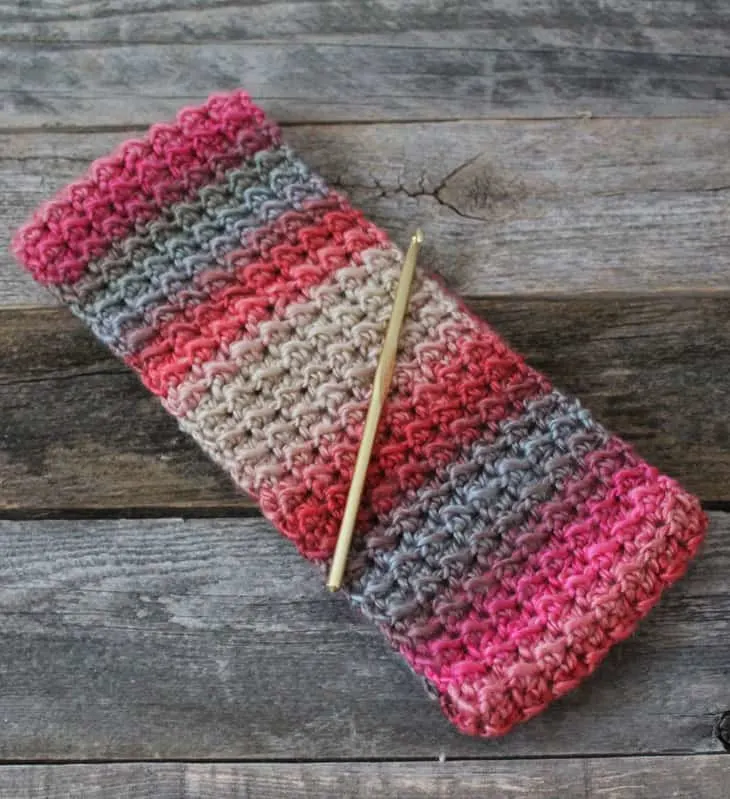 Try this even moss stitch ear warmer crochet pattern