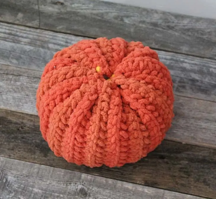 chunky crochet pumpkin pattern - amorecraftylife.com -bernat blanket yarn free printable crochet pattern chunky pattern #crochet #crochetpattern #freecrochetpattern