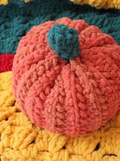 chunky crochet pumpkin pattern - amorecraftylife.com -bernat blanket yarn free printable crochet pattern chunky pattern #crochet #crochetpattern #freecrochetpattern