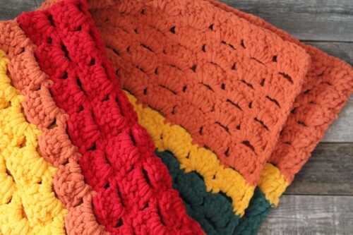 i love fall chunky blanket pattern - amorecraftylife.com -bernat blanket yarn blanket - afghan - free printable crochet pattern chunky blanket pattern #crochet #crochetpattern #freecrochetpattern