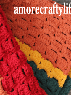 i love fall chunky blanket pattern - amorecraftylife.com -bernat blanket yarn blanket - afghan - free printable crochet pattern chunky blanket pattern #crochet #crochetpattern #freecrochetpattern