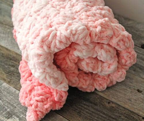 pink bubbles baby blanket pattern - amorecraftylife.com -bernat blanket yarn baby blanket - baby afghan - free printable crochet pattern chunky blanket pattern #baby #crochet #crochetpattern #freecrochetpattern
