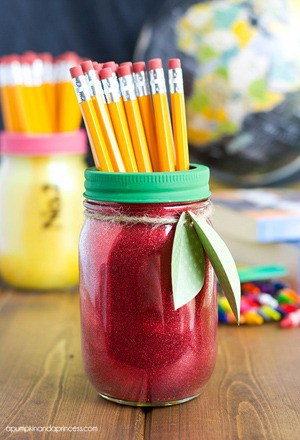 apple Kid Crafts- fall kid craft - amorecraftylife.com #kidscrafts #craftsforkids #preschool