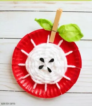 apple Kid Crafts- fall kid craft - amorecraftylife.com #kidscrafts #craftsforkids #preschool