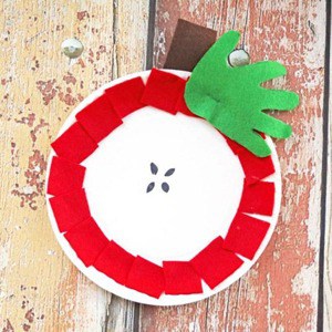 apple Kid Crafts- fall kid craft - amorecraftylife.com #kidscrafts #craftsforkids #preschool