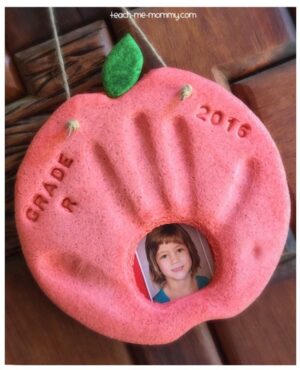 apple Kid Crafts- fall kid craft - amorecraftylife.com #kidscrafts #craftsforkids #preschool