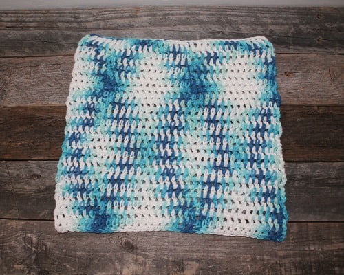 free printable wide double crochet dishcloth pattern -amorecraftylife.com #crochet #crochetpattern #diy #freecrochetpattern