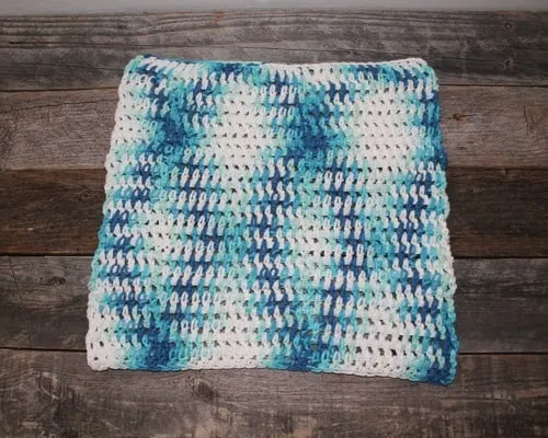 free printable wide double crochet dishcloth pattern -amorecraftylife.com #crochet #crochetpattern #diy #freecrochetpattern