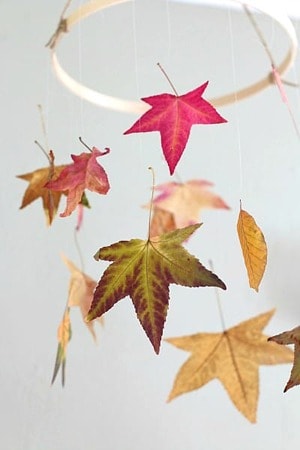 fall leaves kid crafts- fall kid craft - autumn kid craft - amorecraftylife.com #kidscrafts #craftsforkids #preschool #fall