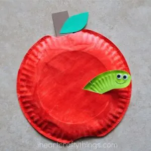 apple Kid Crafts- fall kid craft - amorecraftylife.com #kidscrafts #craftsforkids #preschool