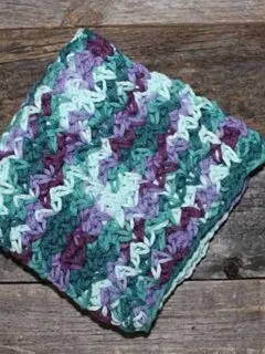 free printable spider stitch crochet dishcloth pattern -amorecraftylife.com #crochet #crochetpattern #diy #freecrochetpattern