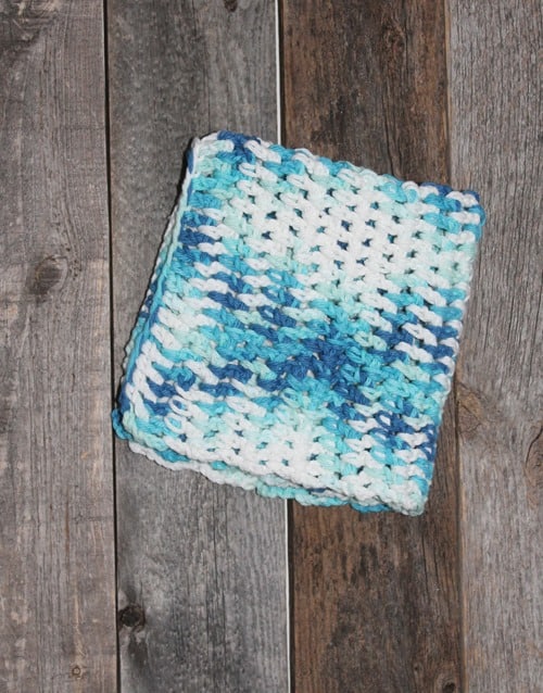 free printable wide double crochet dishcloth pattern -amorecraftylife.com #crochet #crochetpattern #diy #freecrochetpattern