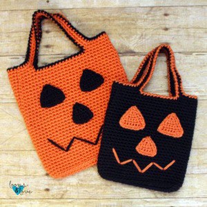 free Halloween crochet patterns- fall crochet pattern- amorecraftylife.com #crochet #crochetpattern #diy #halloween