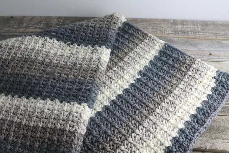 modern chunky crochet blanket pattern - amorecraftylife.com - baby afghan - free printable crochet pattern #baby #crochet #crochetpattern #freecrochetpattern