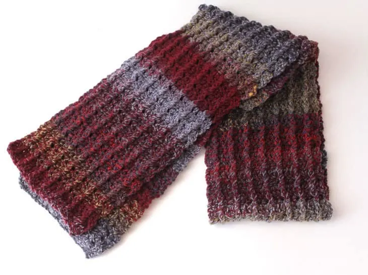 chunky free scarf crochet pattern -bulky yarn- amorecraftylife.com #crochet #crochetpattern #freecrochetpattern