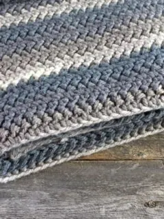 herringbone chunky throw crochet pattern - amorecraftylife.com - afghan pattern -crochet blanket pattern- caron chunky cake yarn- herringone bone double crochet - free printable crochet pattern #crochet #crochetpattern #freecrochetpattern