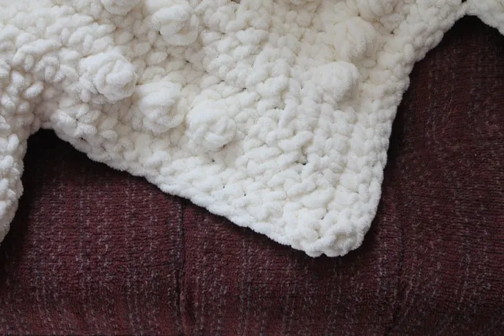 modern chunky chevron crochet blanket pattern - amorecraftylife.com - ripple afghan - free printable crochet pattern #crochet #crochetpattern #freecrochetpattern