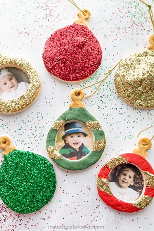 Christmas salt dough ornaments -amorecraftylife.com #kidscraft #craftsforkids #preschool