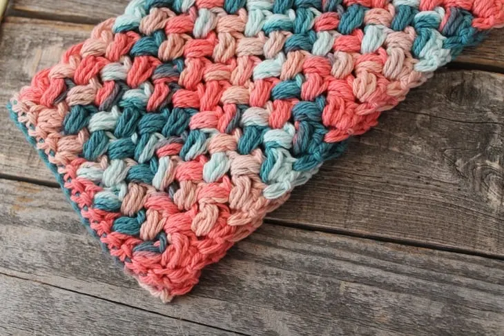free printable bean stitch crochet dishcloth pattern -amorecraftylife.com #crochet #crochetpattern #diy #freecrochetpattern