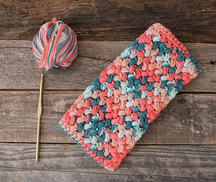 free printable bean stitch crochet dishcloth pattern -amorecraftylife.com #crochet #crochetpattern #diy #freecrochetpattern