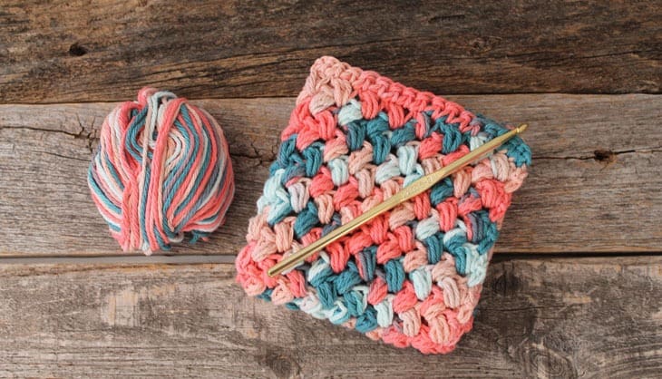free printable bean stitch crochet dishcloth pattern -amorecraftylife.com #crochet #crochetpattern #diy #freecrochetpattern