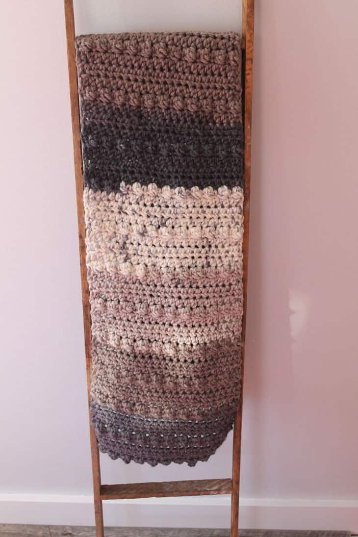 free berry chunky scarf crochet pattern -super bulky yarn gauge 6- easy wide scarf pattern - amorecraftylife.com #crochet #crochetpattern #freecrochetpattern