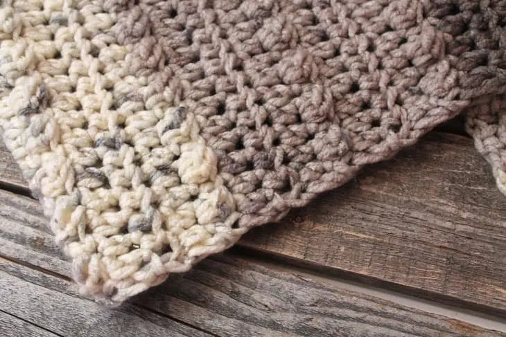 free berry chunky scarf crochet pattern -super bulky yarn gauge 6- easy wide scarf pattern - amorecraftylife.com #crochet #crochetpattern #freecrochetpattern