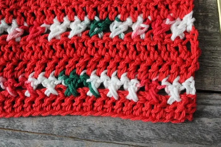 free printable crossed double stitch crochet dishcloth pattern -amorecraftylife.com #crochet #crochetpattern #diy #freecrochetpattern