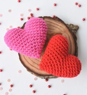 heart crochet pattern free- crochet pattern pdf - valentines day pattern- amorecraftylife.com #heart #crochet #crochetpattern #freecrochetpattern
