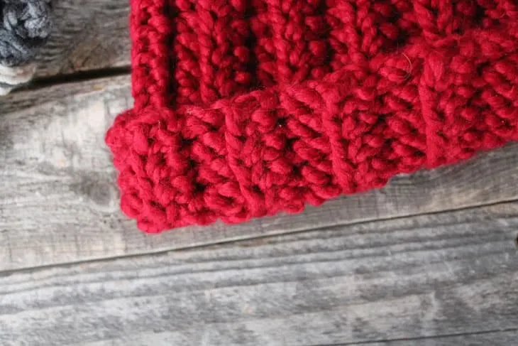 free chunky crochet hat pattern for beginners-super bulky yarn gauge 6- easy wide scarf pattern - amorecraftylife.com #crochet #crochetpattern #freecrochetpattern