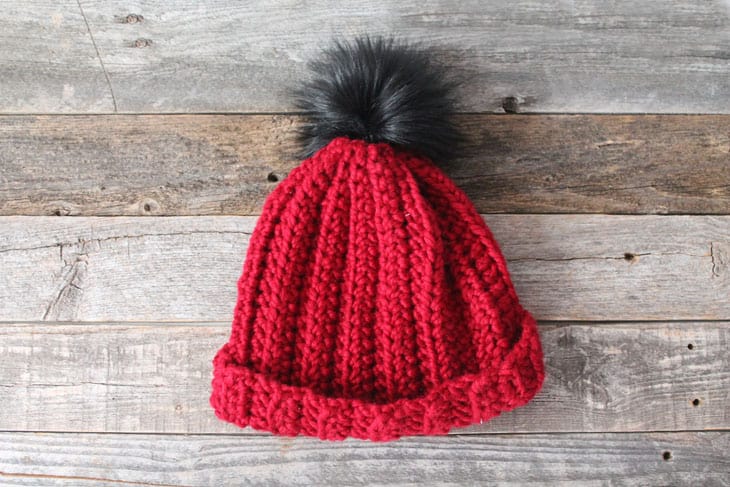 free chunky crochet hat pattern for beginners-super bulky yarn gauge 6- easy wide scarf pattern - amorecraftylife.com #crochet #crochetpattern #freecrochetpattern