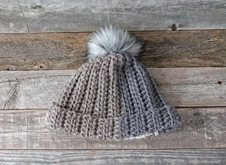 free chunky crochet hat pattern for beginners-super bulky yarn gauge 6- easy wide scarf pattern - amorecraftylife.com #crochet #crochetpattern #freecrochetpattern