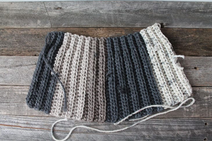 free chunky crochet hat pattern for beginners-super bulky yarn gauge 6- easy wide scarf pattern - amorecraftylife.com #crochet #crochetpattern #freecrochetpattern