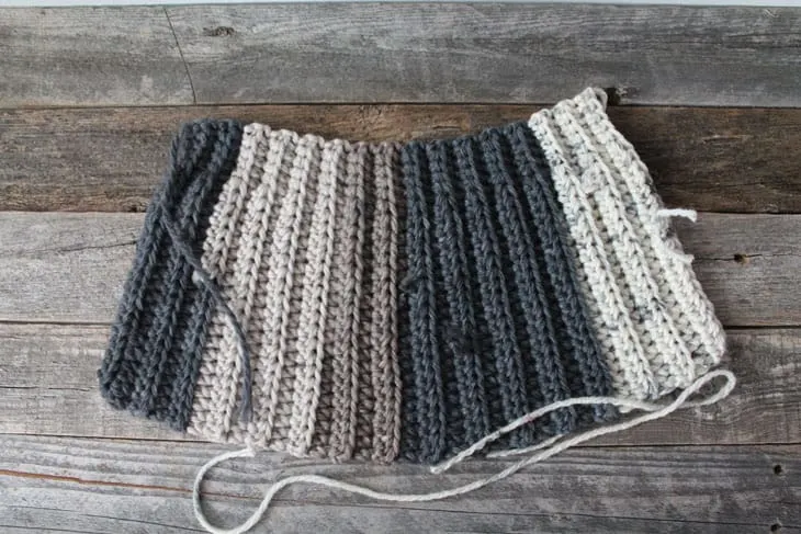 free chunky crochet hat pattern for beginners-super bulky yarn gauge 6- easy wide scarf pattern - amorecraftylife.com #crochet #crochetpattern #freecrochetpattern