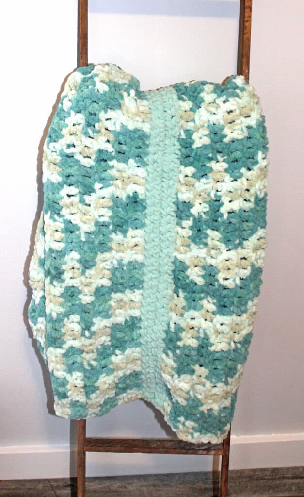 How to Crochet a baby blanket crochet pattern - beginner crochet pattern -amorecraftylife.com - free printable pdf - bernat blanket yarn #baby #crochet #crochetpattern #freecrochetpattern
